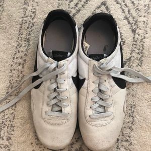 Nike women’s sneakers